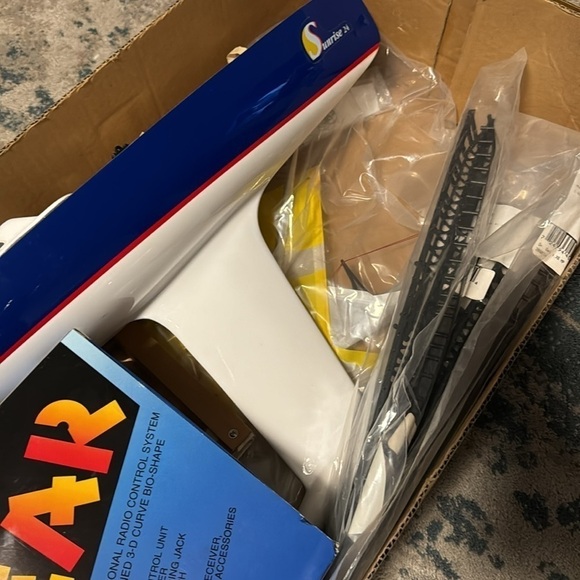 Sunrise 24 Semi-scale R/C Sailboat - Picture 4 of 8